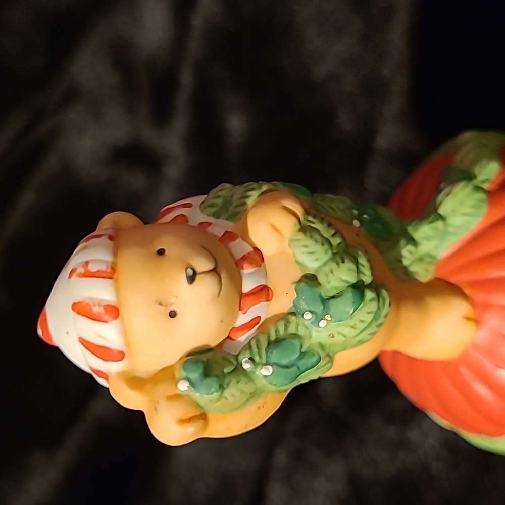 VINTAGE AVON Collectible Porcelain 1991 Garland of Greetings Bear Bell